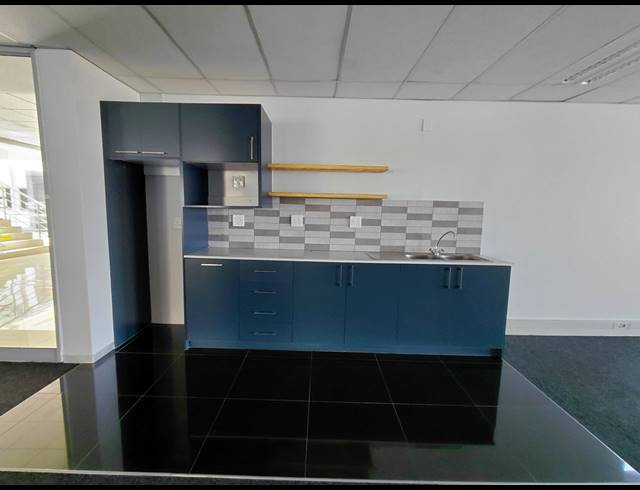 659M² OFFICE TO LET IN BRYANSTON